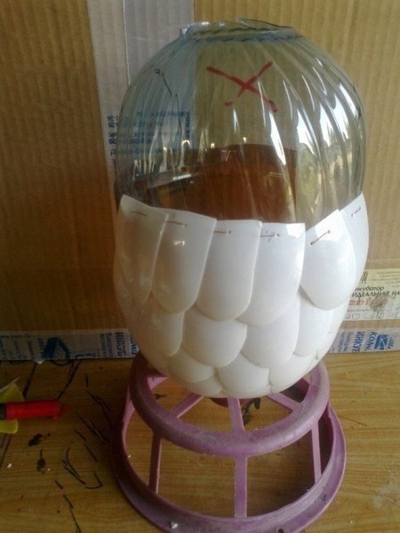 Попугай Кеша из пластиковых бутылок для сада