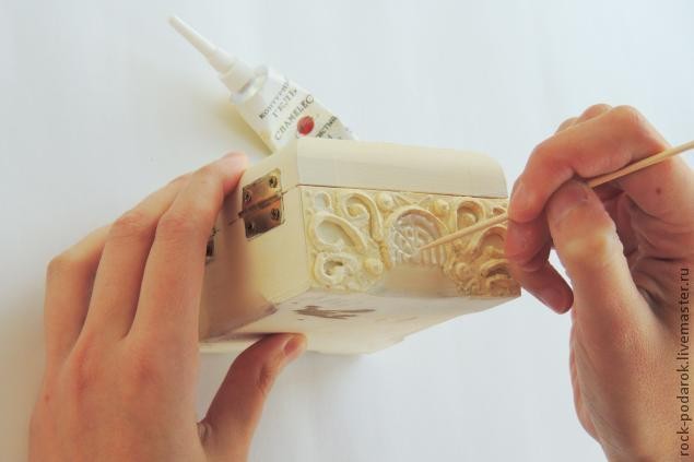 Шкатулочка с имитацией резьбы по кости: часть 2