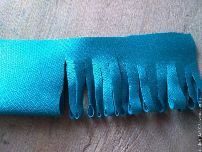 Создаем брошь-цветок из эластичного атласа: часть 2 Создаем брошь-цветок из эластичного атласа: часть 2