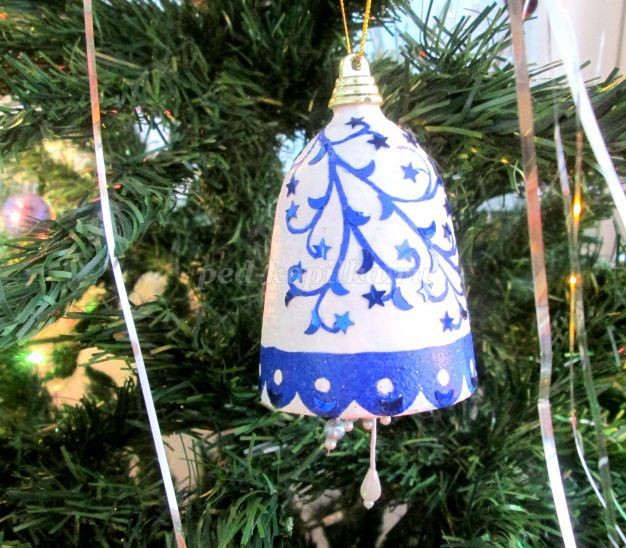 ​Ёлочная игрушка колокольчик из опилок: часть 2