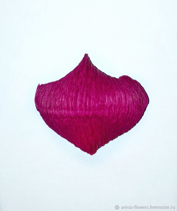 Мастерим красивую розу из гофрированной бумаги: часть 2