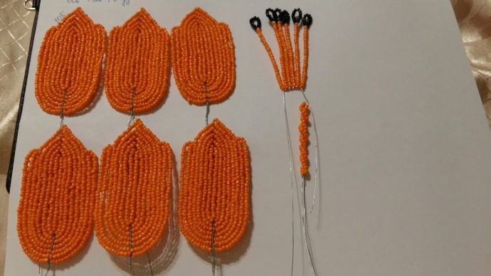 Лилия из бисера и рубки