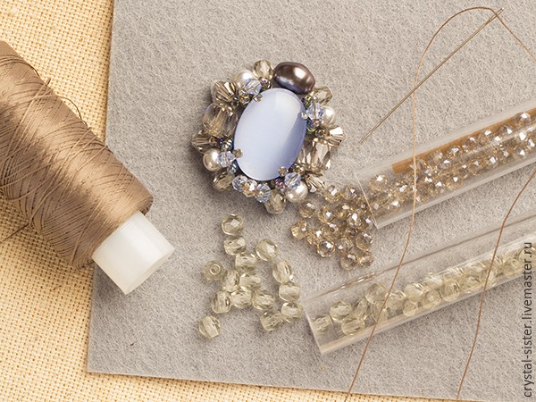 Рельеф и цветовой рефлекс: создаем изящные серьги за пару часов