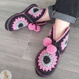 Узорные вязаные тапочки