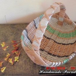 Корзина из газетных трубочек