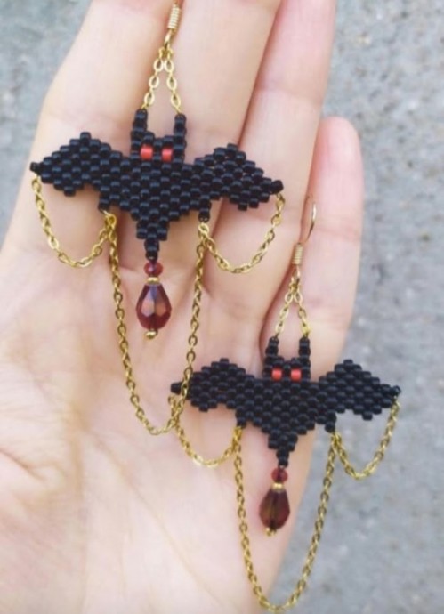 ​Летучая мышь из бисера