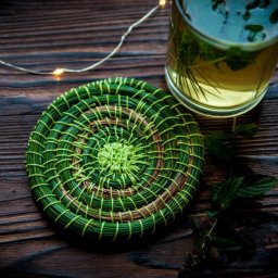 ​Подставка под горячее из хвои