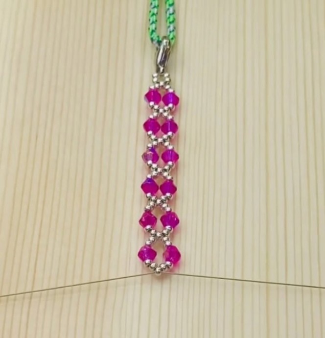 Двухцветный браслет из бисера и биконуса: мастер-класс Двухцветный браслет из бисера и биконуса: мастер-класс