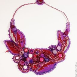 Этюд в малиновых тонах: фетровое колье