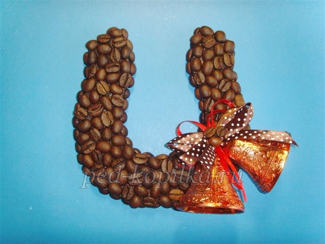 Подкова из кофейных зерен своими руками: часть 2