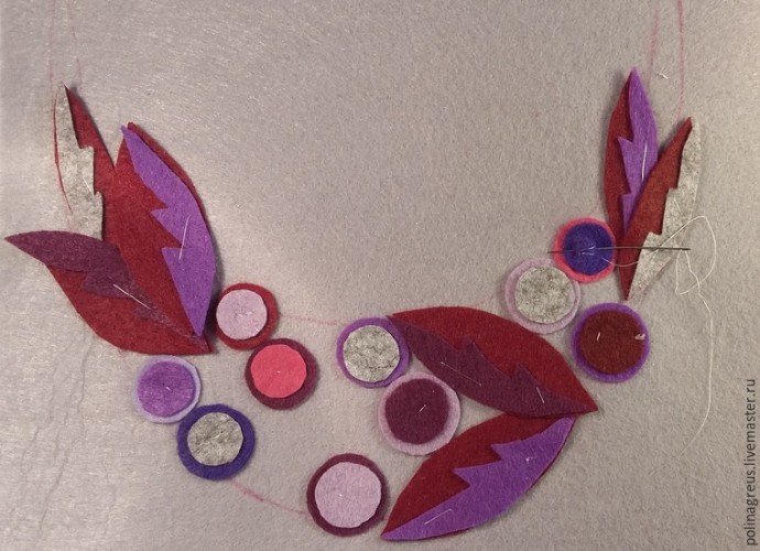 Этюд в малиновых тонах: фетровое колье