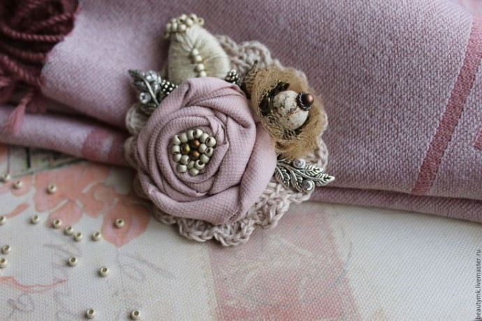 ​Текстильные броши и кулоны