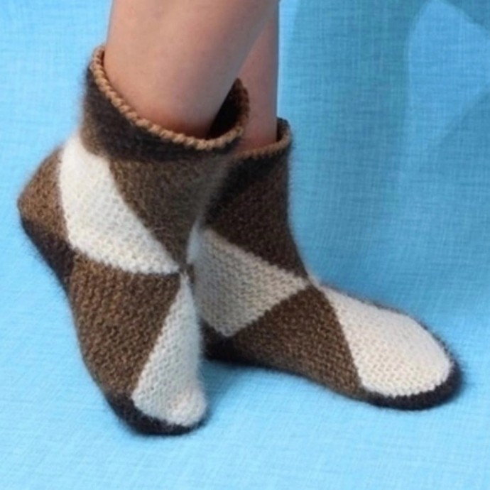 ​Домашние тапочки из квадратов