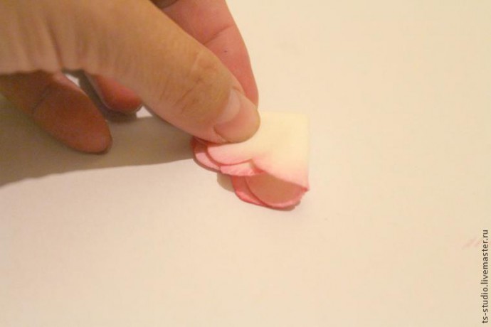 Изготовление гвоздики из пластичной замши: часть 1