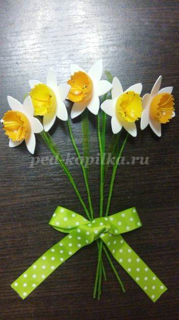 Как сделать нарциссы из пластиковых бутылок