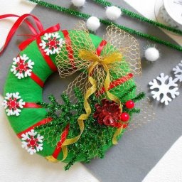 Делаем новогодний венок из фетра