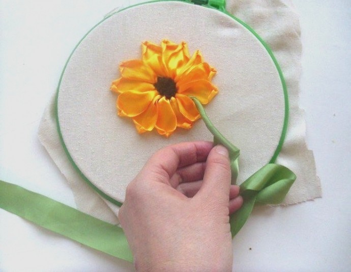 Вышиваем подсолнухи лентами: мастер-класс