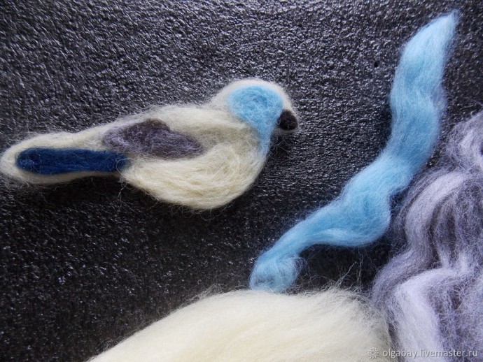 Делаем брошь "Синичка" из войлока и бисера: часть 1