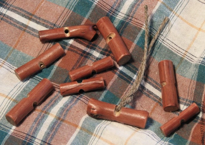 Изготавливаем экопуговицы из вишнёвых веточек