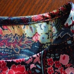 Техники шитья: обработка горловины косой обтачкой