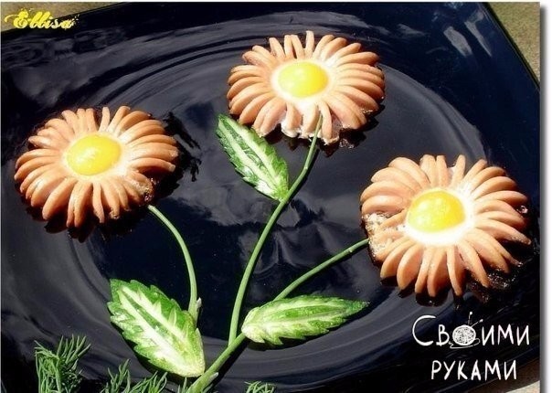 Вкусные ромашки из сосисок и яиц на завтрак