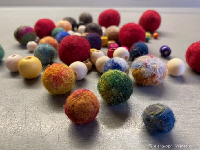 Бусины из шерсти &mdash; быстро и легко