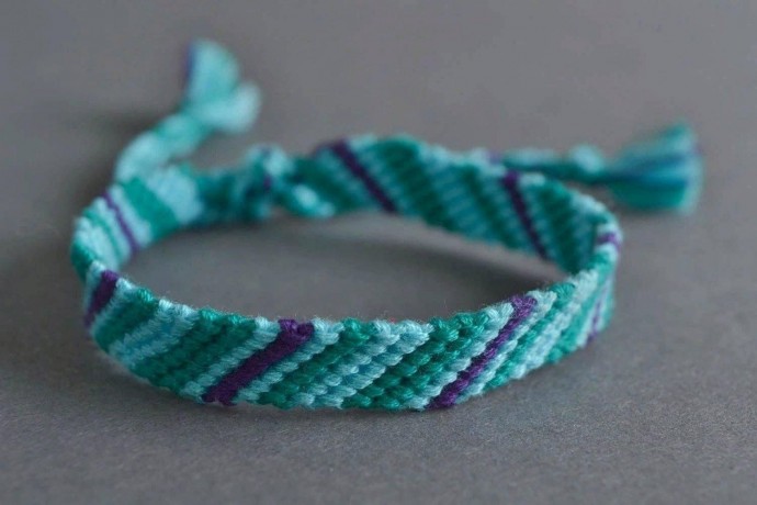 ​Плетение фенечек