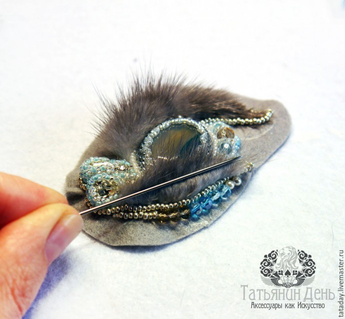 Создаем шикарную зимнюю брошь с мехом: часть 3