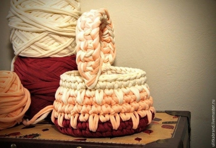Вяжем крючком корзинку из трикотажной пряжи