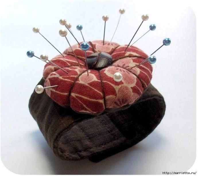 ​Игольница на руку