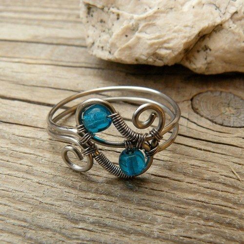 ​Кольца из проволоки и камней