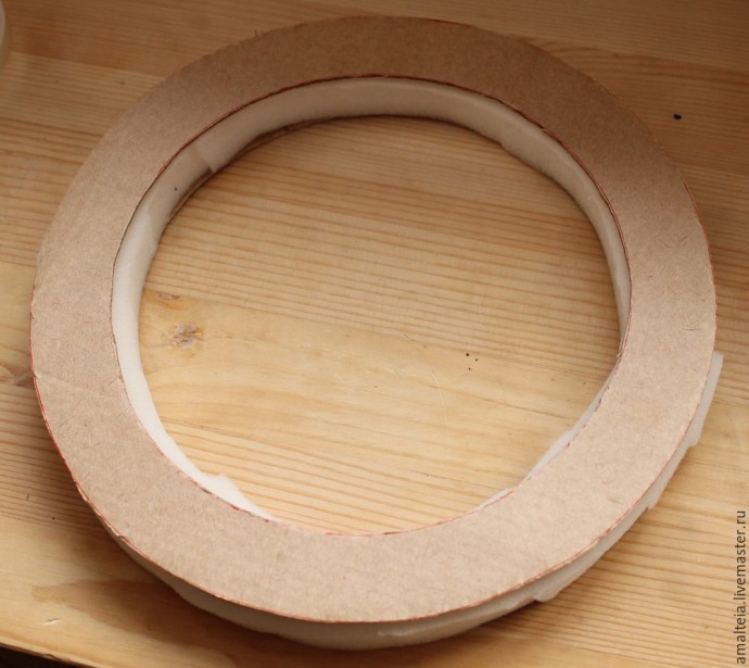 Создаем рождественские венок "В этом доме мы счастливы": часть 2