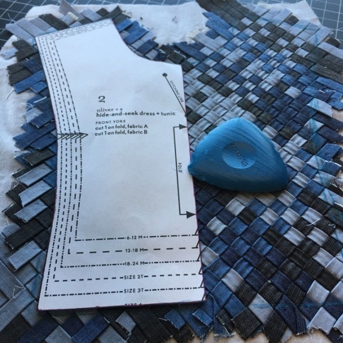 Платье с плетёнкой спереди Платье с плетёнкой спереди