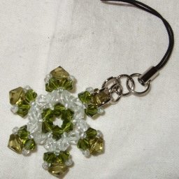 Брелок "Оливковый лед" из бисера