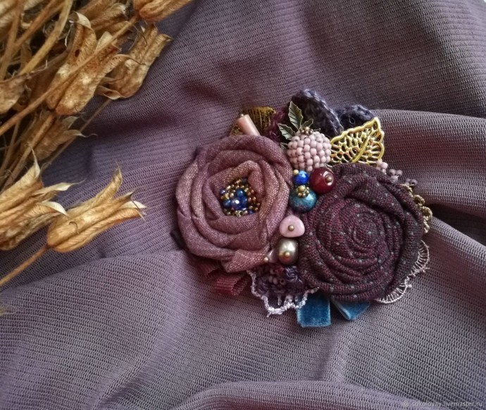​Текстильные броши и кулоны