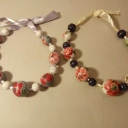 Мастер-класс по изготовлению сразу трех нитей бус в техниках декупаж и точечная роспись: часть 2