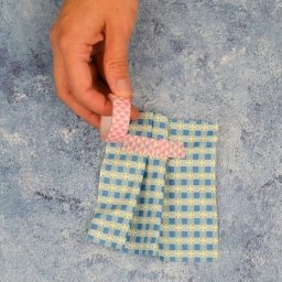 ​Хитрость: склеиваем складки липкой лентой