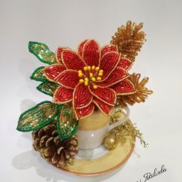 ​Новогодняя пуансеттия из бисера и рубки