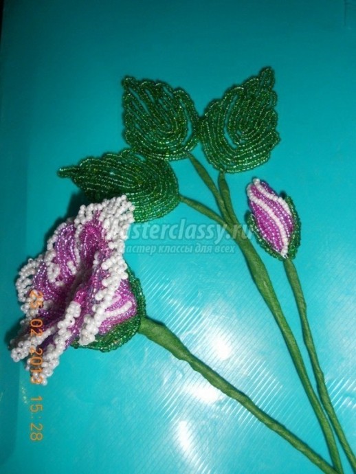 Гибискус из бисера Гибискус из бисера