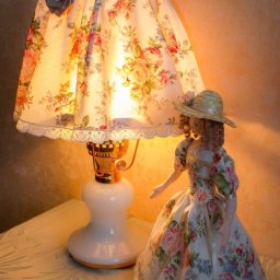 Создаем интерьерную композицию в стиле шебби шик из старинной лампы и коробки: часть 3