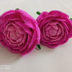 Прекрасные цветы из бисера