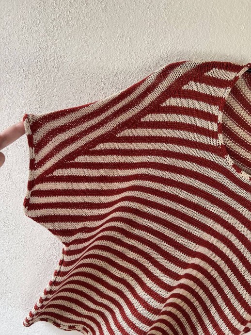 Полосатый топ спицами