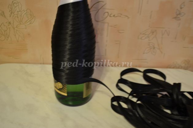 Украшение бутылок шампанского на свадьбу: мастер-класс, часть 1 Украшение бутылок шампанского на свадьбу: мастер-класс, часть 1