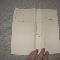 Утюжим молнию, чтобы не было отпечатков на ткани