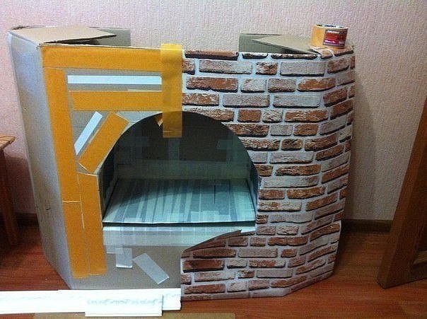 Декоративный камин из картонной коробки