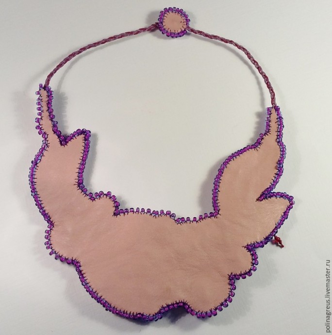 Этюд в малиновых тонах: фетровое колье