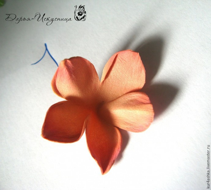 Декорируем свечу для семейного очага с цветами из фоамирана: часть 2