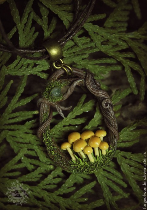 Кулон в эко-стиле с лесными грибочками из полимерной глины Кулон в эко-стиле с лесными грибочками из полимерной глины