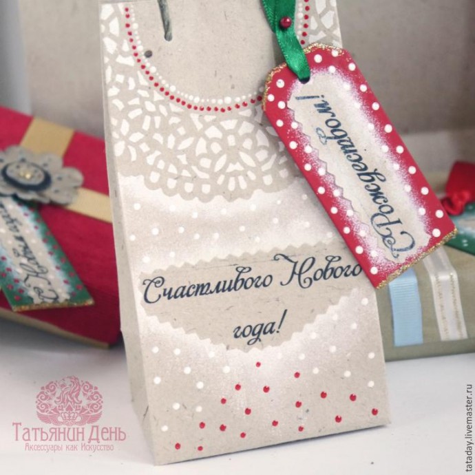 ​Делаем новогодний крафт-пакет с биркой-поздравлением: часть 2