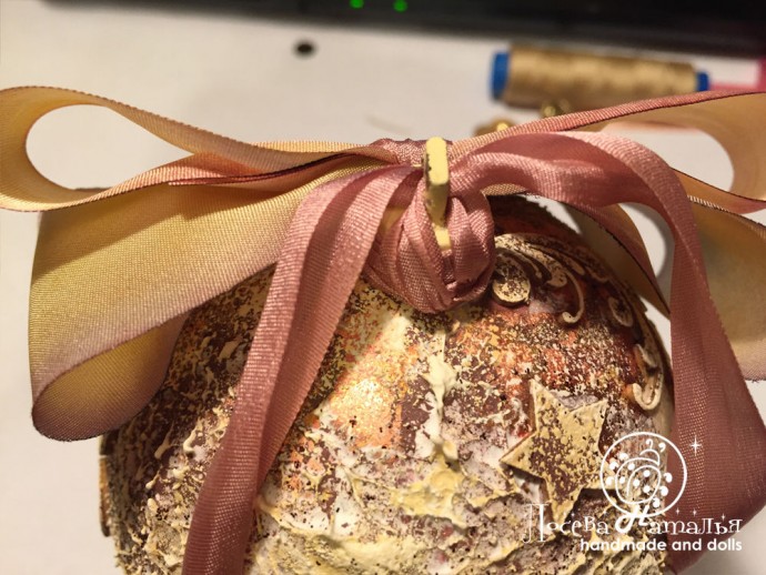 Декорирование винтажного ёлочного шара "Зимняя сказка" в смешанной технике: часть 5